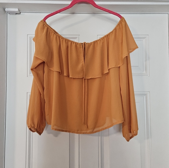 Forever21 off the shoulder top size Medium.            A - Picture 1 of 5